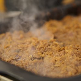 Na zdjęciu stanowiska wystawców podczas Kiermaszu Świątecznego PW 2025