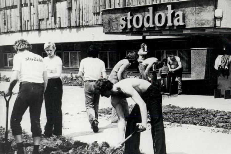 Zdjęcie budowy klubu "Stodoła" przy ulicy Batorego 10