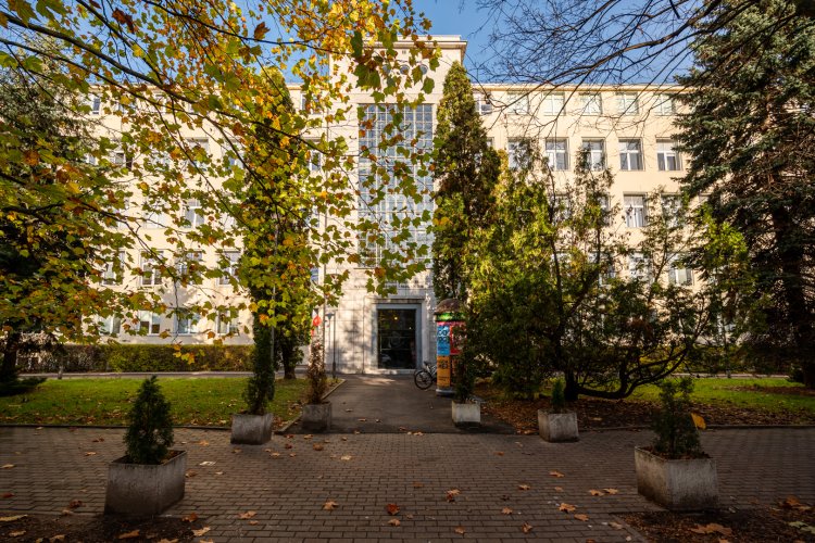 Zdjęcie Gmachu Samochodów i Ciągników