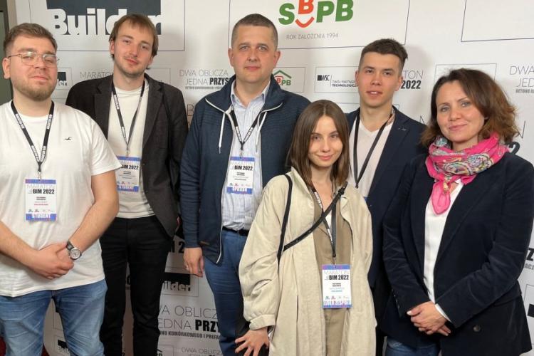 Zdjęcie autorów projektu i opiekunów zespołu