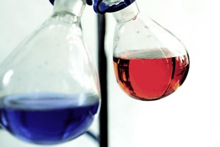 Zdjęcie kolb laboratoryjnych