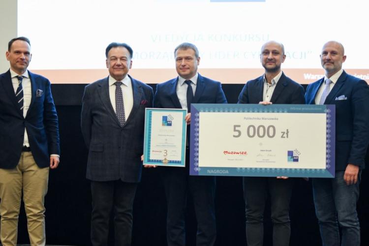 Prof. Adam Woźniak, Prorektor ds. Rozwoju oraz dr inż. Janusz Stańczak, dyrektor Centrum Informatyzacji