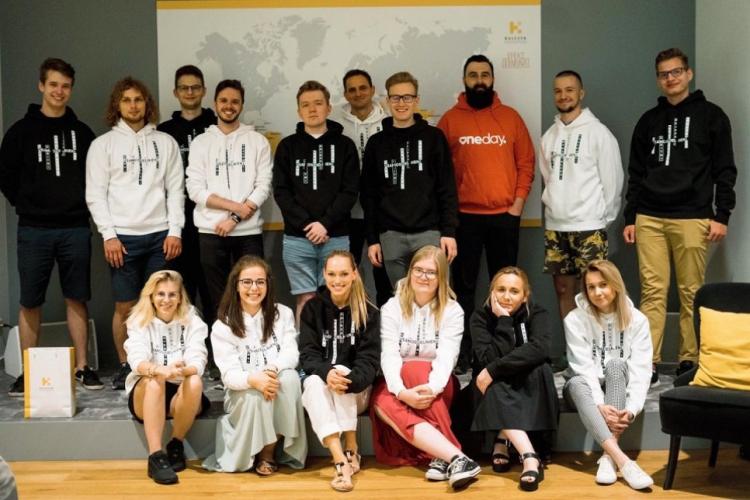 Zespół zaangażowany w tworzenie aplikacji Usamodzielnieni