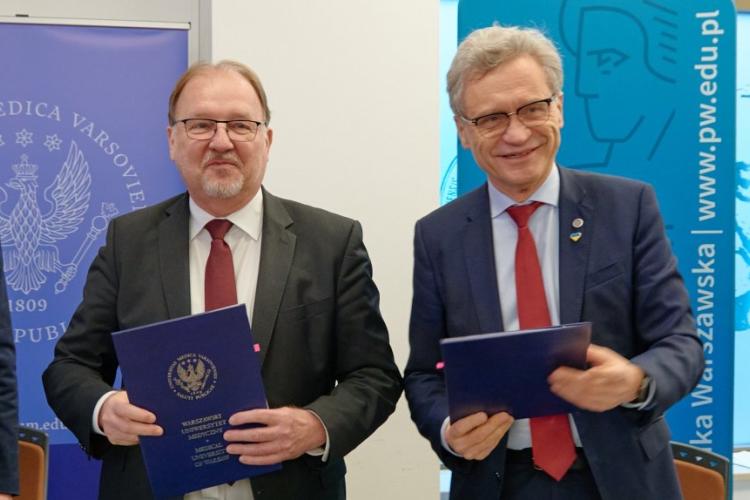 Rektor PW prof. Krzysztof Zaremba i Rektor WUM prof. Zbigniew Gaciong
