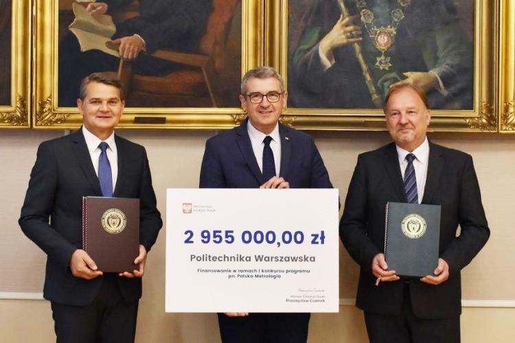 Wojciech Murdzek, Sekretarz Stanu i Pełnomocnika Rządu do spraw reformy funkcjonowania instytutów badawczych, Rektor PW, prof. Krzysztof Zaremba i prof. Jacek Semaniak, Prezes Głównego Urzędu Miar