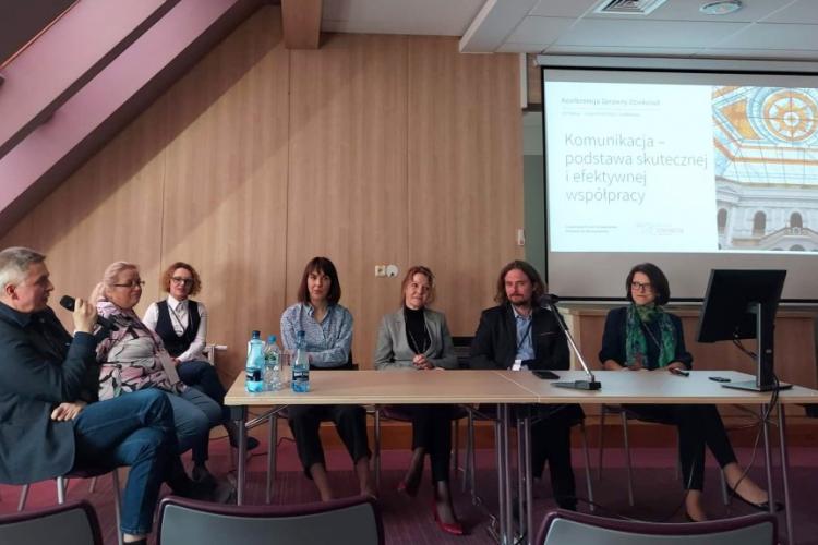 Zdjęcie pracowników Politechniki Warszawskiej podczas prezentacji 