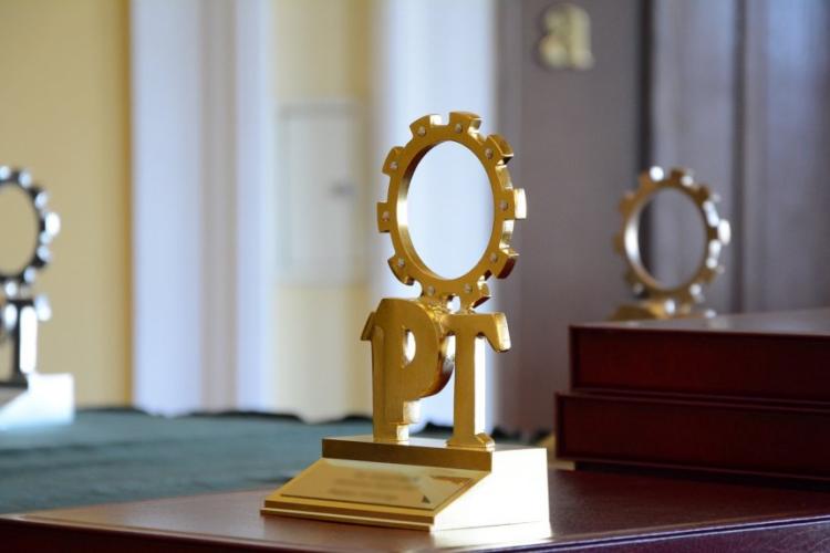 Zdjęcie statuetki Złotego Inżyniera