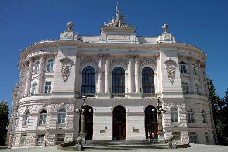 Zdjęcie Gmachu Głównego Politechniki Warszawskiej