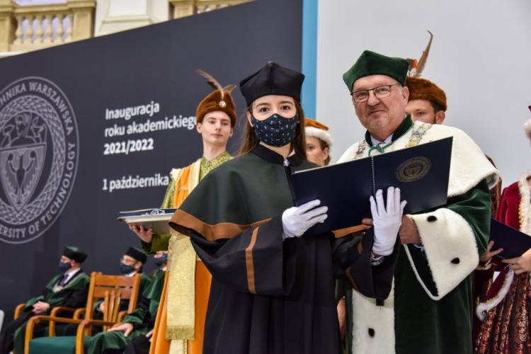 Zdjęcie Rektora PW i nowo przyjętej studentki
