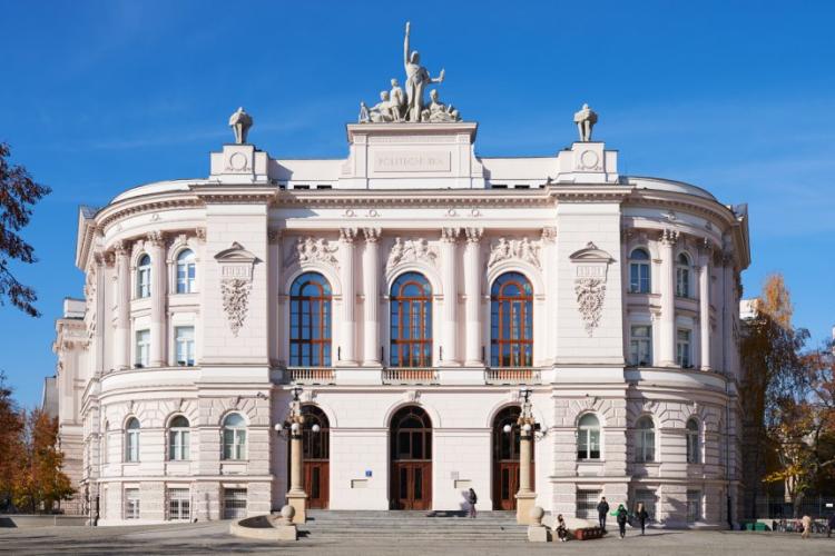 Zdjęcie Gmachu Głównego Politechniki Warszawskiej