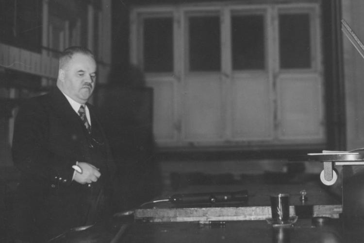 Zdjęcie Mieczysława Wolfkego podczas wygłaszania odczytu