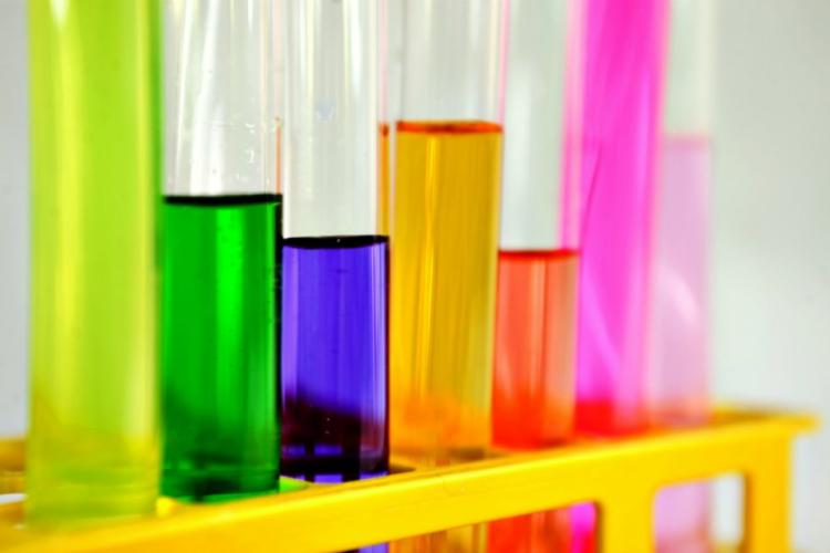 Zdjęcie probówek laboratoryjnych