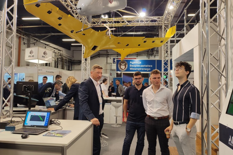 Zdjęcie stoiska PW, technologii i ludzi podczas MSPO 2022