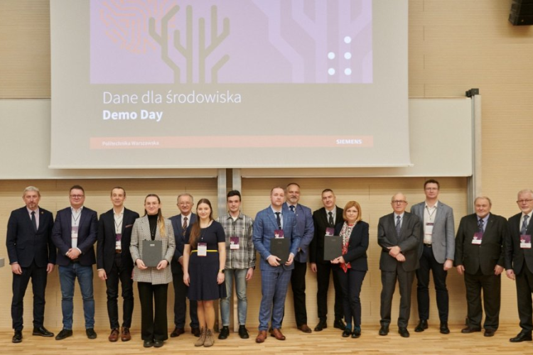 Zdjęcie laureatów Konkursu i członków Kapituły