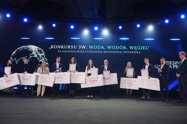 Na zdjęciu laureaci III edycji Konkursu 3W