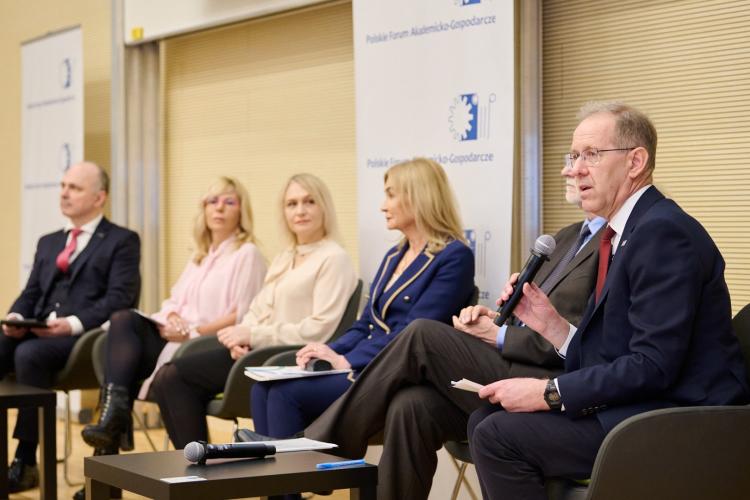 Uczestnicy jednej z debat