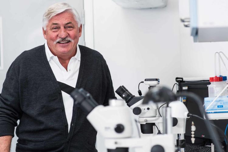 Na zdjęciu prof. Wojciech Knap w laboratorium
