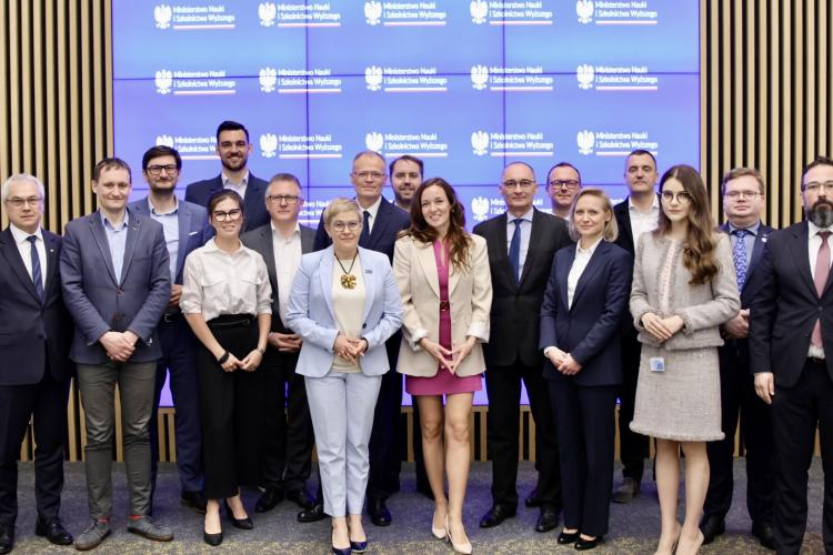 Zespół ds. wzmocnienia transferu wyników badań naukowych z wiceminister Marią Mrówczyńską
