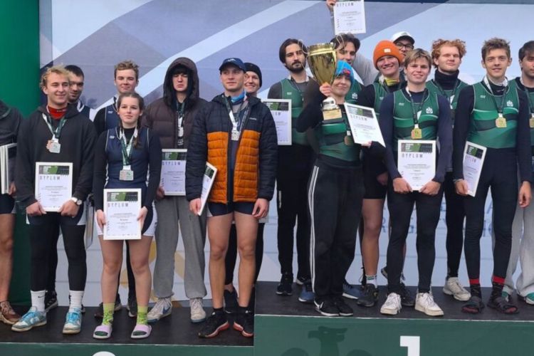 Regaty UW-PW – kolejny puchar dla naszej reprezentacji