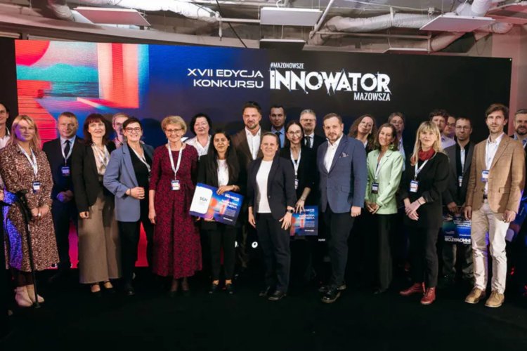 Na zdjęciu: laureaci konkursu Innowator Mazowsza