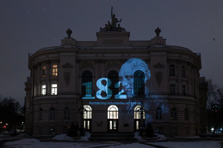 Gmach Główny z jubileuszową iluminacją