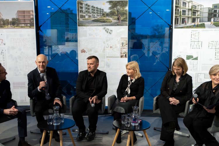 Na zdjęciu sześć siedzących osób - uczestnicy debaty pt. „Zabudowa społeczna. Co to właściwie oznacza?"