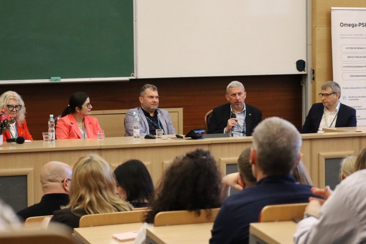 Na zdjęciu uczestnicy konferencji Dni Użytkowników Omegi-PSIR 2026