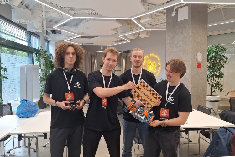 Na zdjęciu: drużyna Musketeers podczas hackatonu SpeedLab