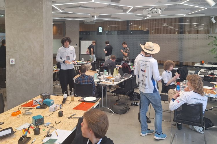 Na zdjęciu: drużyna Musketeers podczas hackatonu SpeedLab