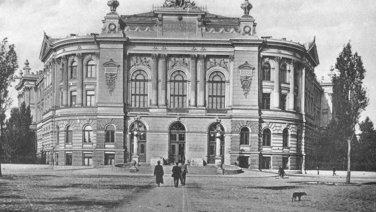 Na zdjęciu Gmach Główny PW w 1915 roku 