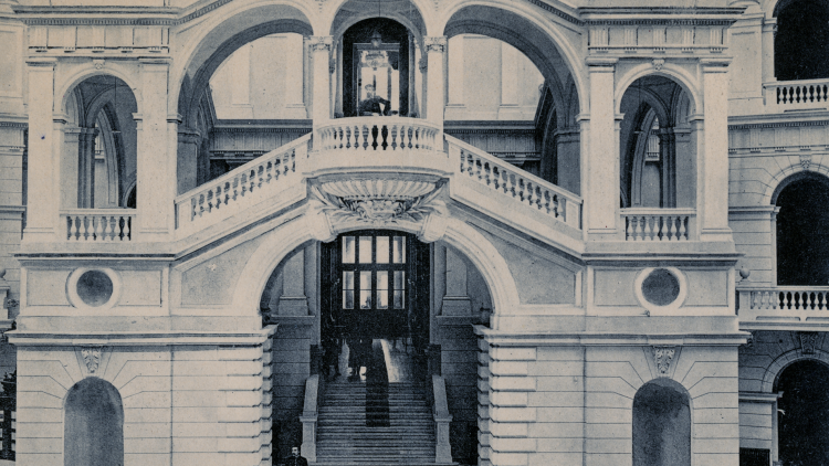 Na zdjęciu wnętrze Gmachu Głównego PW na początku XX wieku