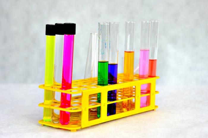 Zdjęcie probówek laboratoryjnych