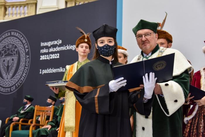 Zdjęcie Rektora PW i nowo przyjętej studentki