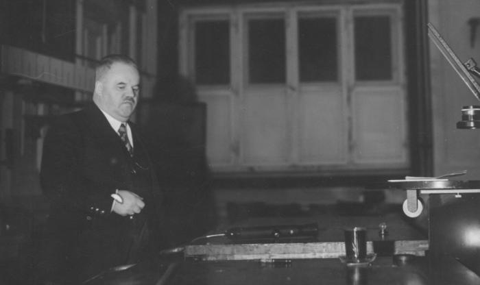 Zdjęcie Mieczysława Wolfkego podczas wygłaszania odczytu