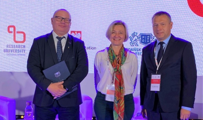Zdjęcie prof. Adama Woźniaka, Prorektora PW ds. Rozwoju i prof. Małgorzaty Lewandowskiej z prof. Krzysztofem Wilde, Rektorem Politechniki Gdańskiej 