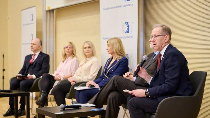 Uczestnicy jednej z debat