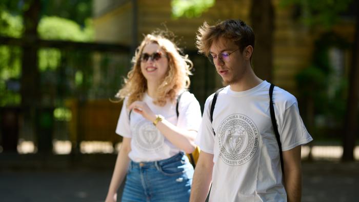 Na zdjęciu para studentów
