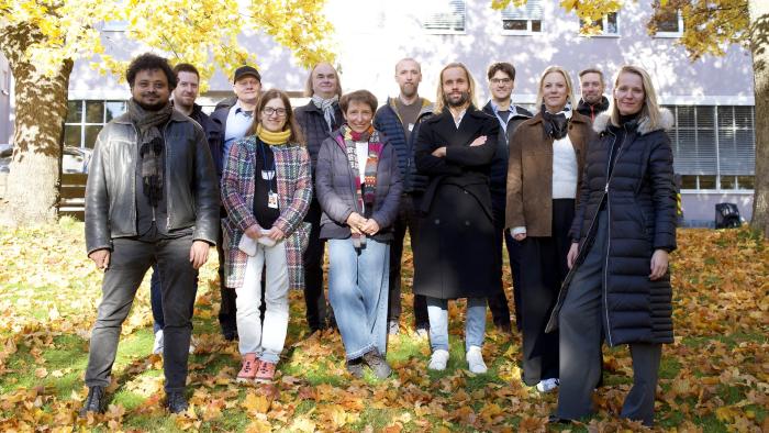 Na zdjęciu grupa osób - uczestników projektu SCENE-B