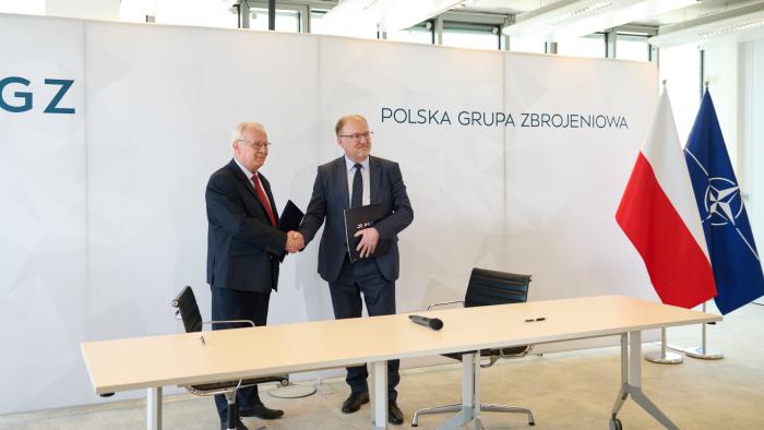 Na zdjęciu Prezes Polskiej Grupy Zbrojeniowej Krzysztof Trofiniak i Rektor Politechniki Warszawskiej prof. Krzysztof Zaremba