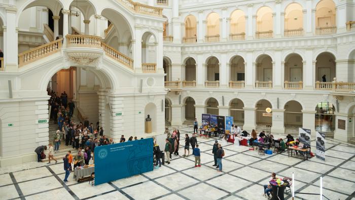 Na zdjęciu Duża Aula podczas Nocy Muzeów 2025