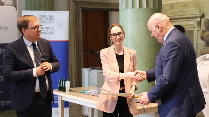Na zdjęciu: Joanna Konopka odbiera nagrodę 