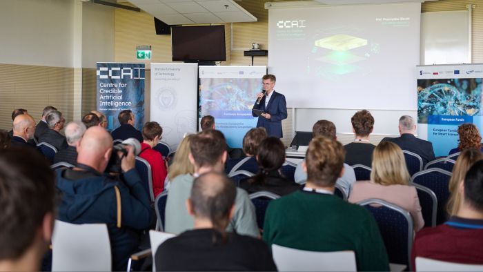 Prof. Przemysław Biecek podczas uroczystego otwarcia Centrum Wiarygodnej Sztucznej Inteligencji