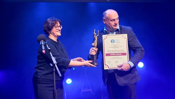 Na zdjęciu Dziekan Wydziału Mechanicznego Energetyki i Lotnictwa prof. Artur Rusowicz