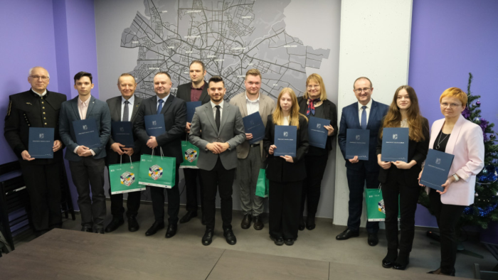 Na zdjęciu: laureaci konkursu na pracę dyplomową dotyczącą Lublina