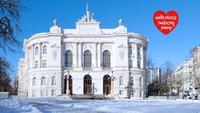 Na zdjęciu Gmach Główny w zimowej odsłonie oraz serce - symbol Wielkiej Orkiestry Świątecznej Pomocy