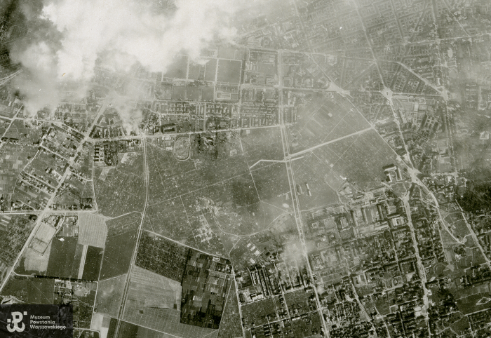Zdjęcie lotnicze z okresu Powstania Warszawskiego