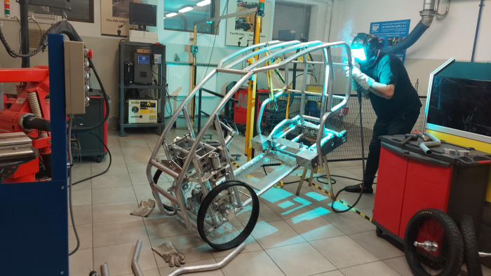 Na zdjęciu: elementy pojazdu z napędem suwnicowym