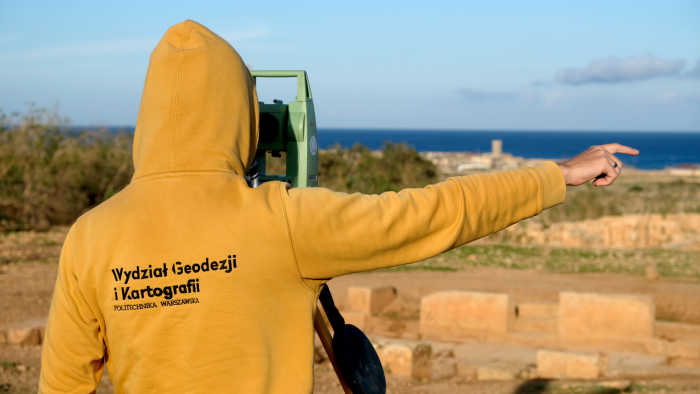 Na zdjęciu: Paweł Czernic podczas badań w Ptolemais