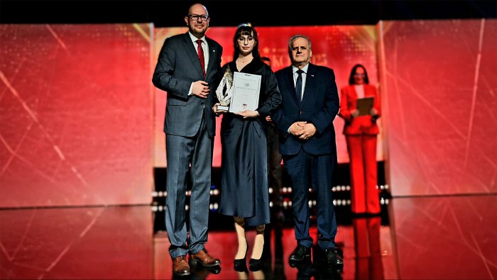 Na zdjęciu Paulina Jarema oraz Burmistrz Biskupca Kamil Kozłowski i Wicewojewoda Warmińsko-Mazurski Zbigniew Szczypiński