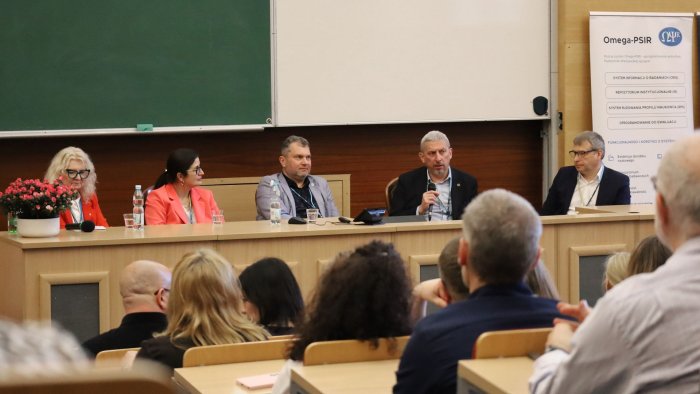 Na zdjęciu uczestnicy konferencji Dni Użytkowników Omegi-PSIR 2026